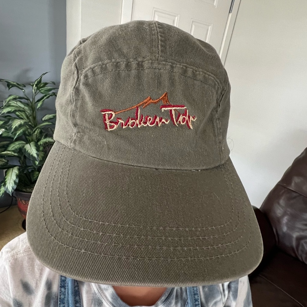 Broken top hat